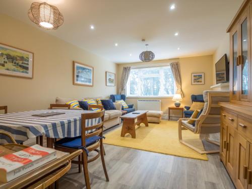 2 St Moritz Court – Photos 3