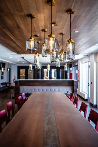 a long table in a room with chairs and lights at Holiday Inn Grand Haven-Spring Lake by IHG in Spring Lake
