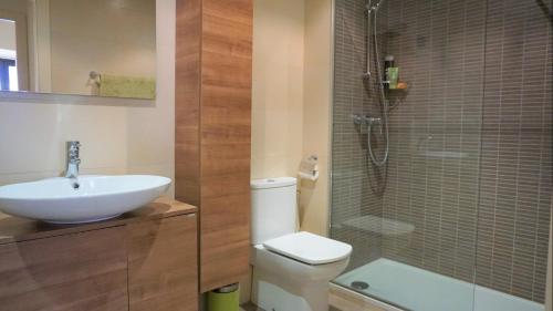 Kúpeľňa v ubytovaní VACAY Apartamento Gracia, Ubicación Inmejorable A Pocos Pasos de la Playa y Tiendas en la Costa Brava, l'Escala