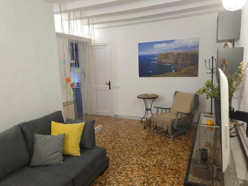 a living room with a couch and a table at Casa Mineta in Cretas