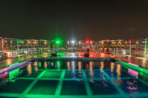 Kolam renang di atau dekat dengan Holiday Inn Guadalajara Select by IHG