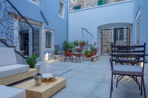 a patio with chairs and a table on a building at Boutique Rooms Mirabilis in Skradin