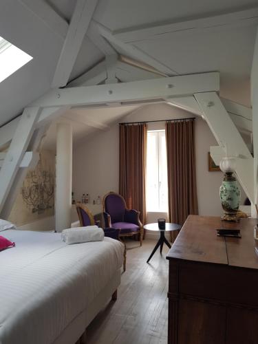 a bedroom with a bed and a desk and a window at chambre d'hôte Croix-Rousse in Lyon