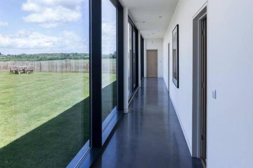Gambar di galeri bagi Crucis Park Estate di Cirencester