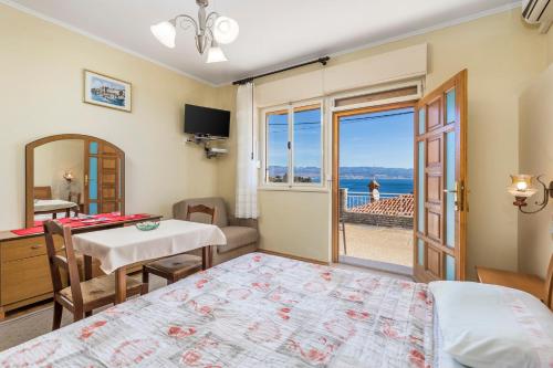 Postel nebo postele na pokoji v ubytování Apartments Rina