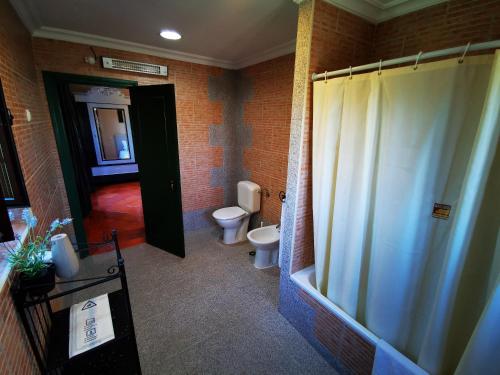 a bathroom with a shower and a toilet at Monte Alerta Turismo Rural in Monsaraz