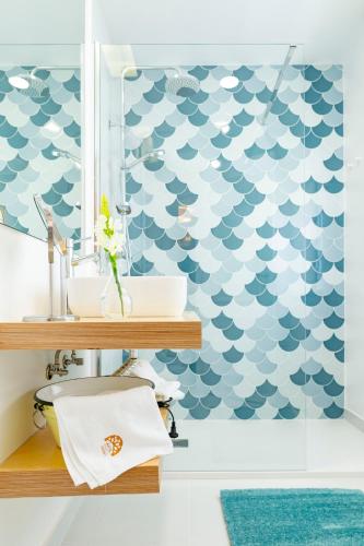 a bathroom with a sink and a mirror at DonaCamó Charming House in Nazaré
