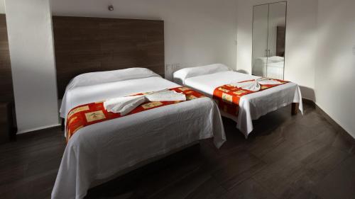 Postel nebo postele na pokoji v ubytování Hotel Galería del Ángel