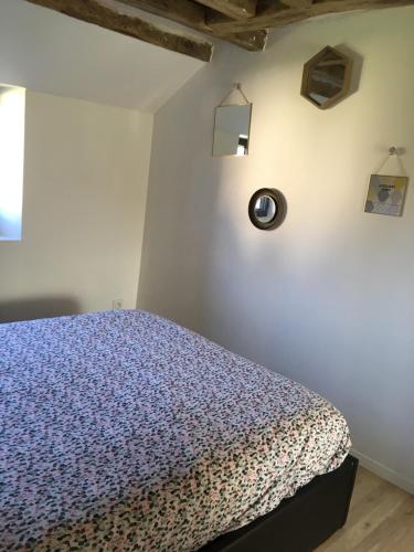 a bedroom with a bed with a blue comforter at Arlequin in Amboise