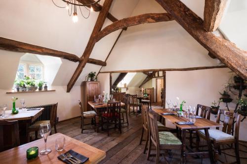 Restaurace v ubytování The Royal Oak Tetbury