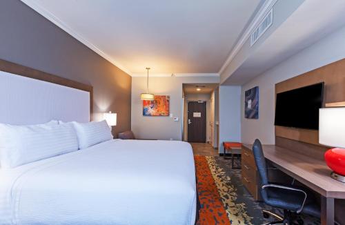 Holiday Inn Houston NE-Bush Airport Area, an IHG Hotel Image