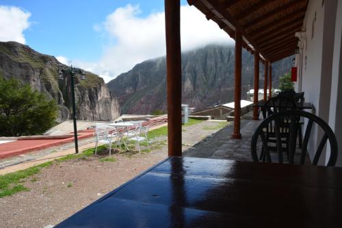 Pemandangan gunung umum atau pemandangan gunung yang diambil dari inn ini