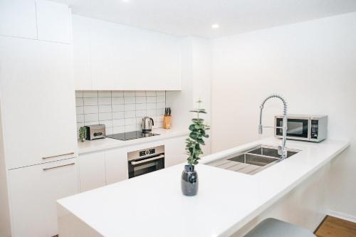 Dapur atau dapur kecil di Kerridge St Apartments by Urban Rest