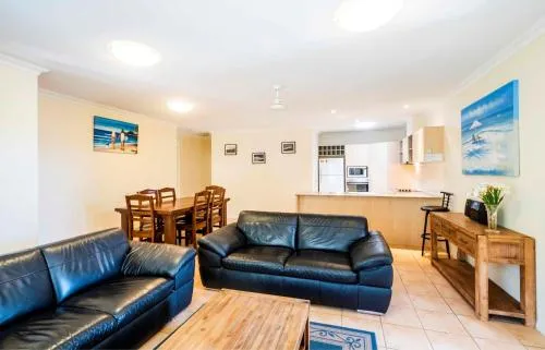 Oceania 11 - LJHooker Yamba picture