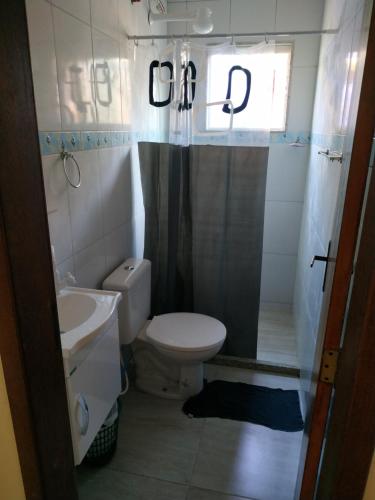 Bilik mandi di Casa Unamar Cabo Frio/RJ.