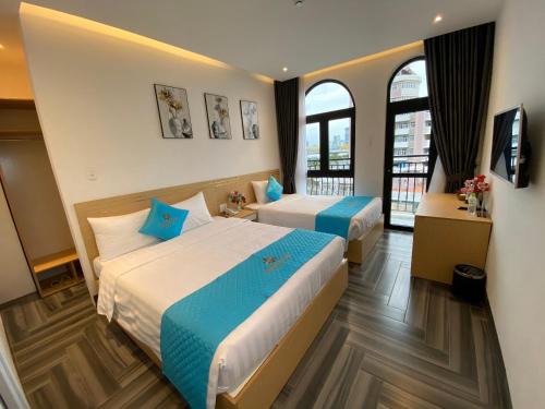 Foto da galeria de Euro Star Riverside Hotel em Da Nang