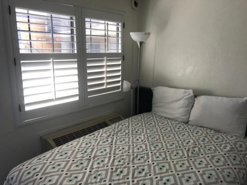 a bedroom with a bed with a large window at Westwind Lodge in Oakland