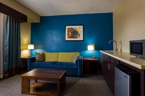 Holiday Inn Houston Downtown, an IHG Hotel Image