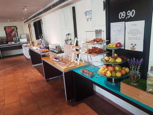 a buffet line with different types of food on display at Novotel Amiens Pôle Jules Verne in Boves