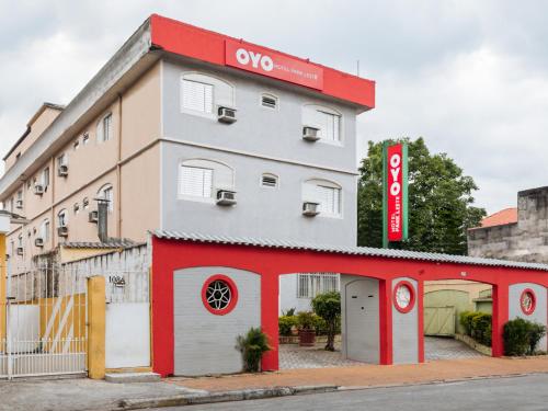 a red and white building with a sign on it at Hotel Park Leste, São Paulo in Sao Paulo