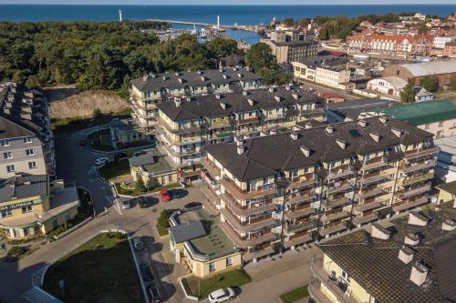 Una vista aérea de Apartamenty Bałtyckie - Baltic Park - winda, bezpłatny parking, 100m od portu