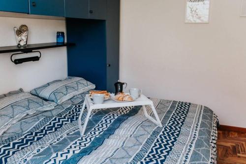 Postel nebo postele na pokoji v ubytování La Vivagna - Casa vista mare tra gli ulivi