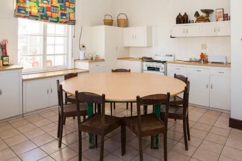 Kuchyň nebo kuchyňský kout v ubytování Roode Bloem Farm House