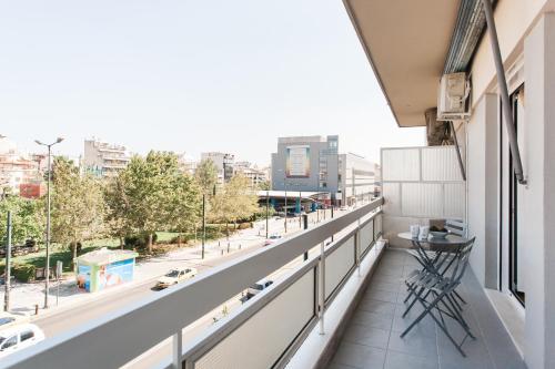 Museum of Modern Apartment next to Suggrou Fix metro- big, safe, simple and central