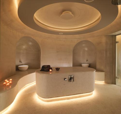 Foto da galeria de Mykonos Riviera Hotel & Spa, a member of Small Luxury Hotels of the World em Tourlos