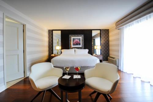 Χώρος καθιστικού στο Holiday Inn Niagara Falls-By the Falls by IHG