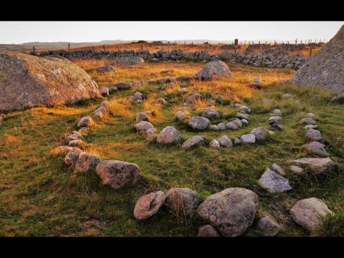 a large group of rocks on a field at La grange de Maurines in Maurines