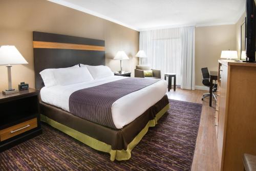 Postel nebo postele na pokoji v ubytování Holiday Inn Williamsport by IHG
