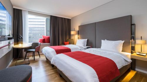 Кровать или кровати в номере Holiday Inn Hamburg - City Nord by IHG