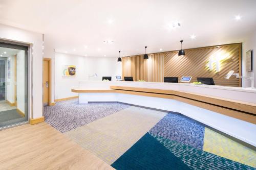 an office with a reception desk and a lobby at Holiday Inn London - Gatwick Airport, an IHG Hotel in Horley