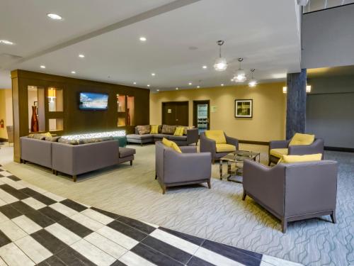 a waiting room with couches and chairs in a lobby at Holiday Inn Niagara Falls State Park Entry by IHG in Niagara Falls