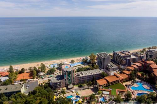 an aerial view of a resort and the beach at Hotel Lilia in Golden Sands