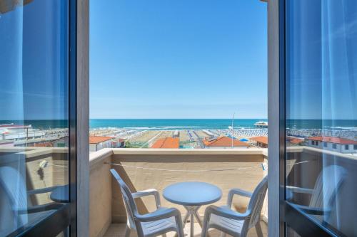 a balcony with a table and chairs and a view at Hotel La Vela in Lido di Camaiore