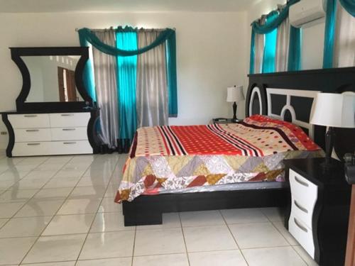 Cama o camas de una habitación en Playa Laguna 155 4 bedroom Villa
