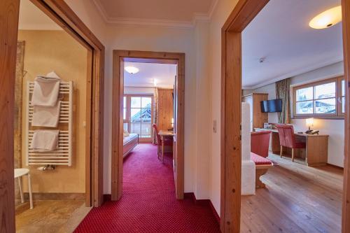a hallway with a room with a bedroom at Bauernhof Hotel Oberschwarzach in Saalbach Hinterglemm