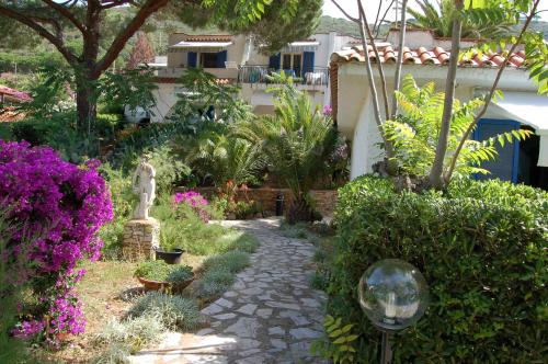 Giardino di Residential Hotel Villaggio Innamorata
