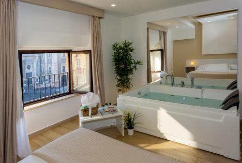Ένα ή περισσότερα κρεβάτια σε δωμάτιο στο Le Suites Del Duomo