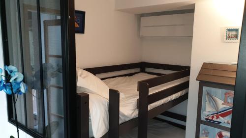 Ένα ή περισσότερα κρεβάτια σε δωμάτιο στο Villa les Agapanthes avec piscine et SPA chauffée dans votre appartement