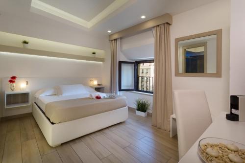 Ένα ή περισσότερα κρεβάτια σε δωμάτιο στο Le Suites Del Duomo
