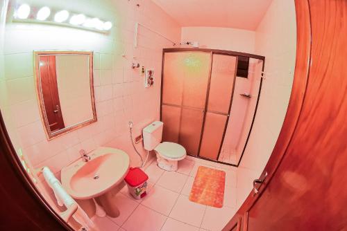 A bathroom at Palmera Hotel CDE
