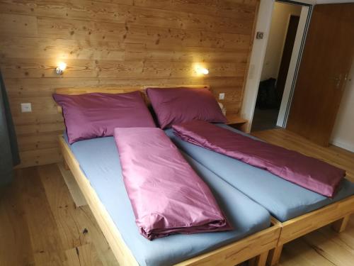Postel nebo postele na pokoji v ubytování Haus Rhätikon 1. OG, links