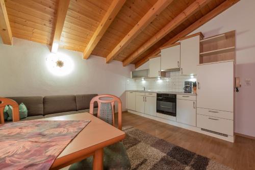 Una cocina o cocineta en Ferienheim Gabi