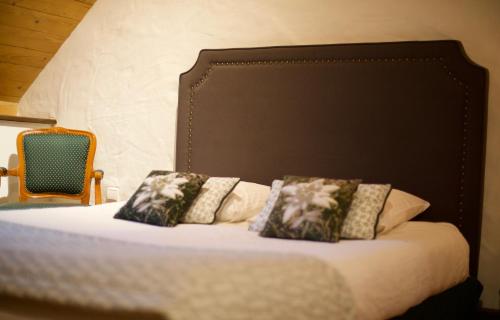 a bed with two pillows on top of it at Maison d'hôtes La Bageatière - Lac d'Aiguebelette in Lepin-le-Lac