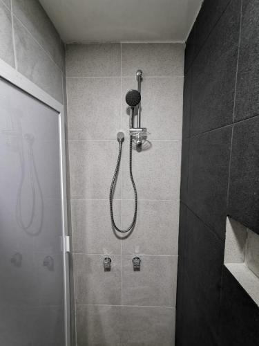 a shower with a shower head in a bathroom at Departamentos Bonsai in Torreón