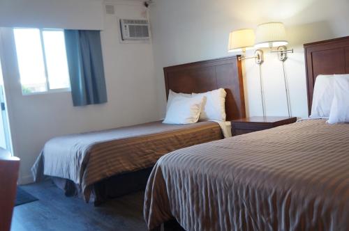 Westward Inn & Suitesにあるベッド