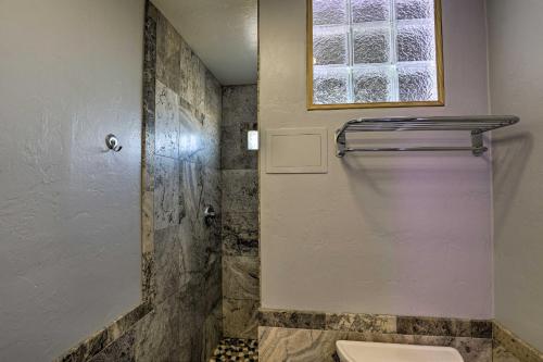 een badkamer met een douche, een toilet en een raam bij Secluded Marana Home with Viewing Decks and Privacy! in Marana